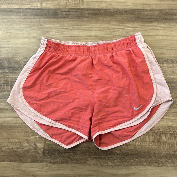 - Nike Dri-Fit Shorts Size Medium - Picture 5 of 7